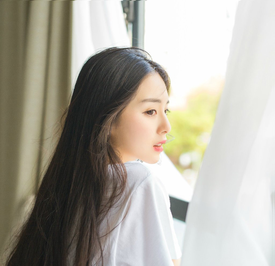 锁上我的记忆，锁上我的忧伤，不再想你，怎么可能再想你，快乐是禁地，生死之后，找不到进去的钥匙。